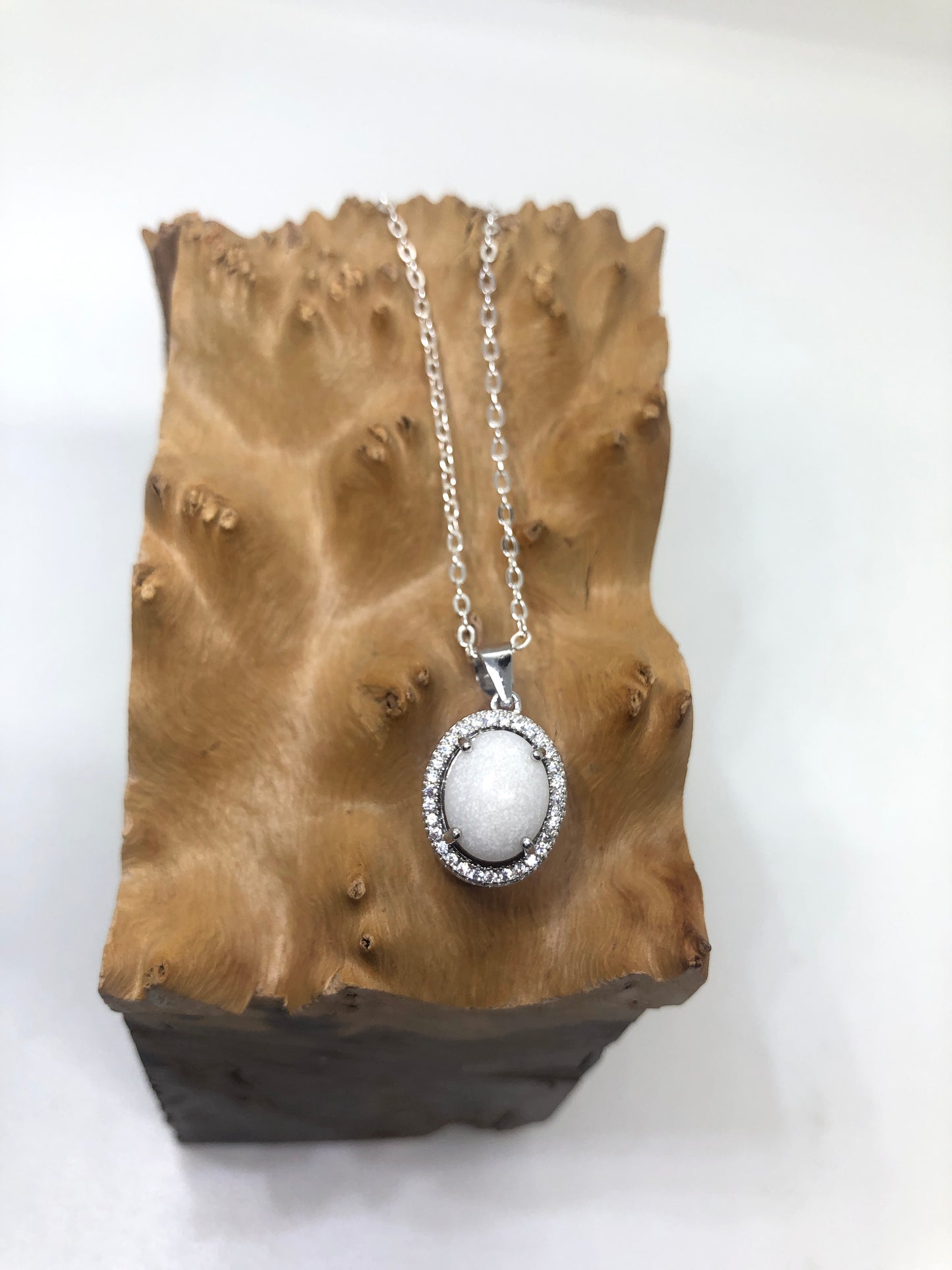 halo diamond pendant necklace